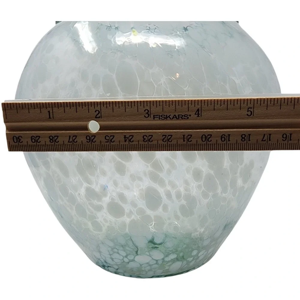 Unbranded glass confetti